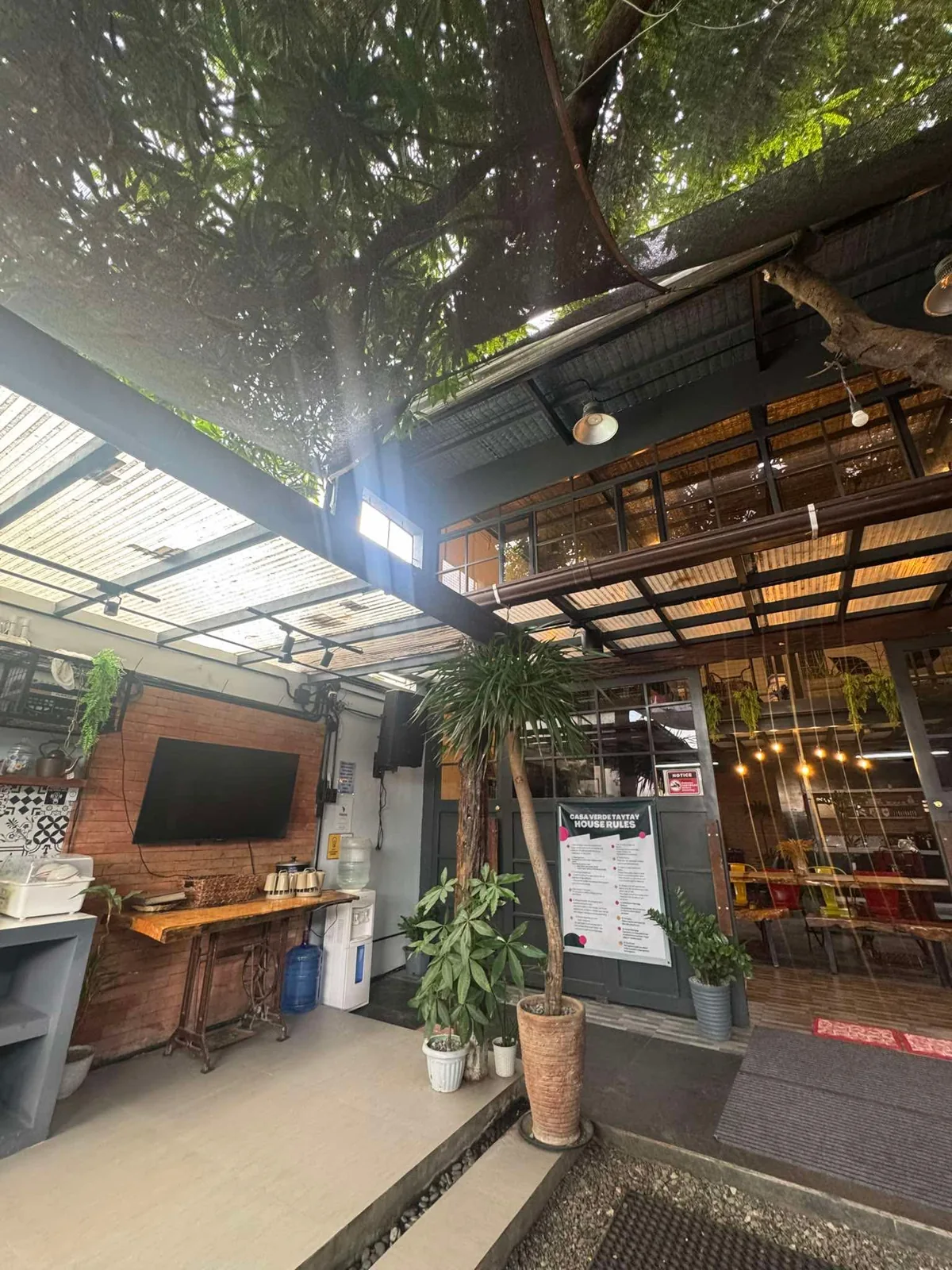 Open-Air Lounge